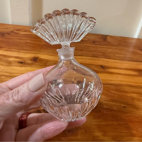 Marquis by Waterford Crystal Cut Clear Perfume Bottle w/ Fan Stopper - Picture 3 of 6